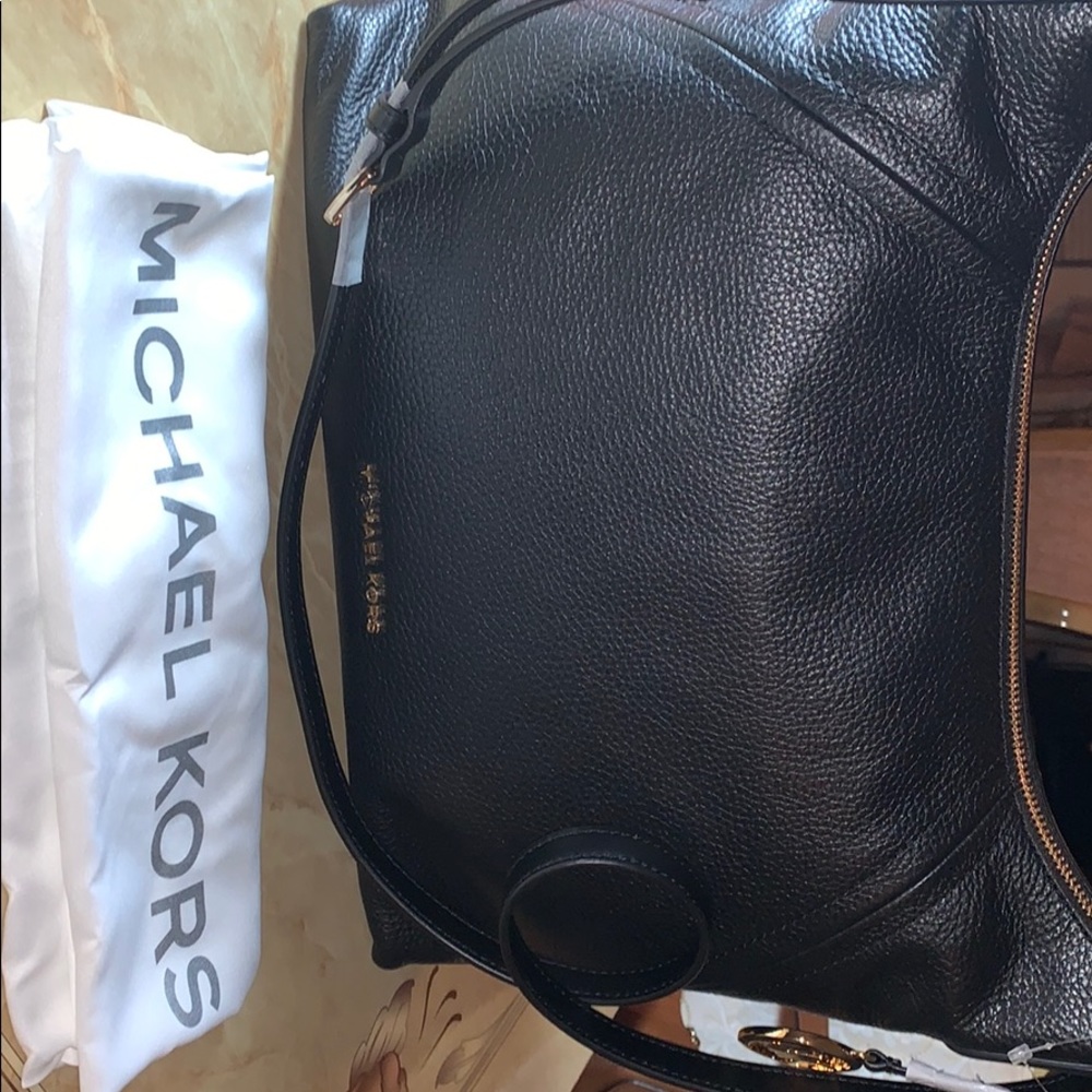 Micheal Kors Purse - Picture 4 of 4
